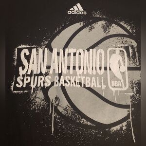 Men's Adidas San Antonio Spurs Tshirt. Size 2XL
